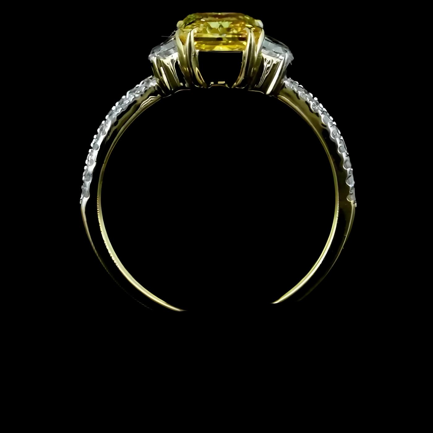 Bague avec pierre latérale en diamant jaune (D59)