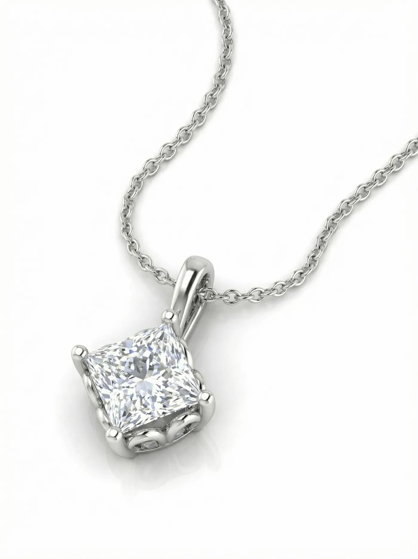 Collier en or avec une pierre unique de diamant
