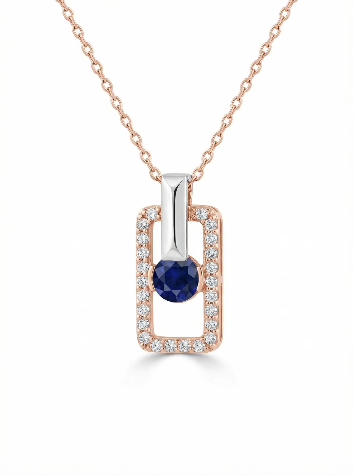 Collier en or est orné d'un diamant